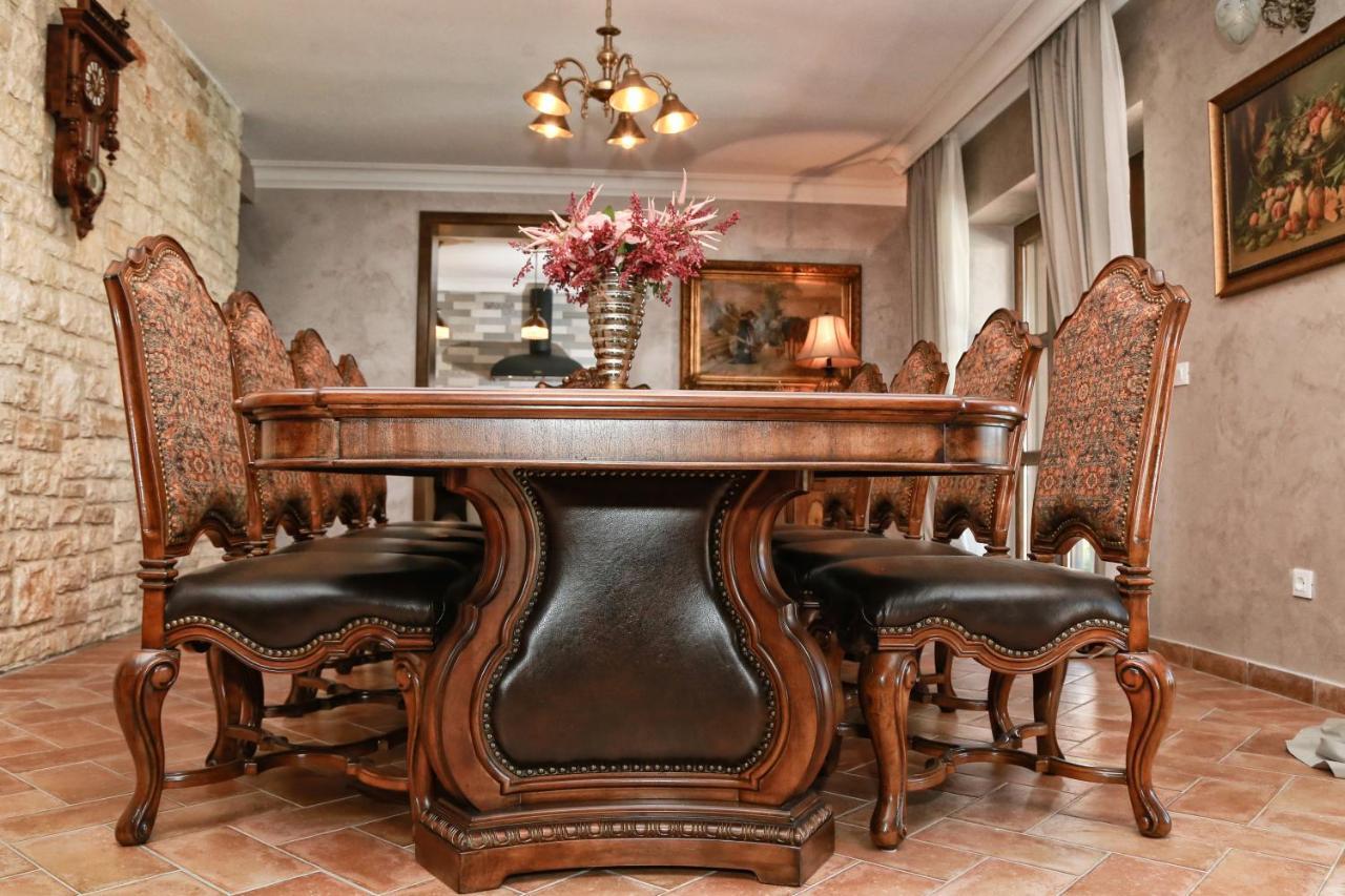Barat  Villa Carolus-Luxurious Istrian Villa מראה חיצוני תמונה