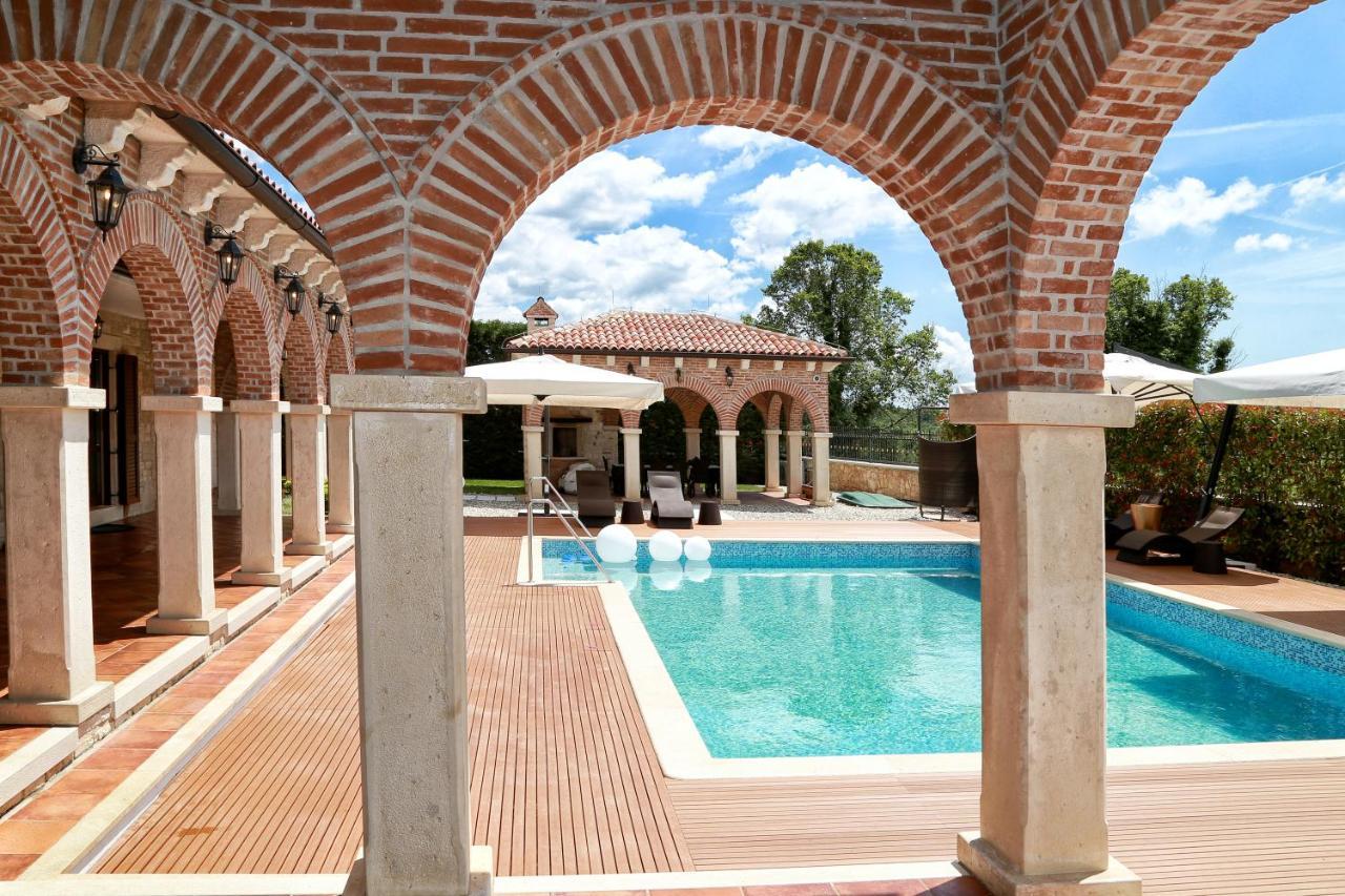 Barat  Villa Carolus-Luxurious Istrian Villa מראה חיצוני תמונה