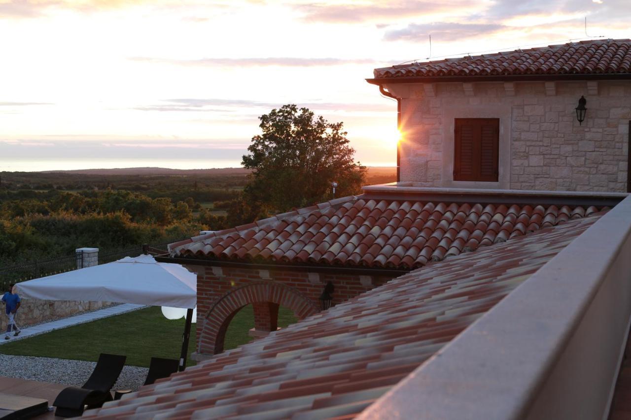 Barat  Villa Carolus-Luxurious Istrian Villa מראה חיצוני תמונה