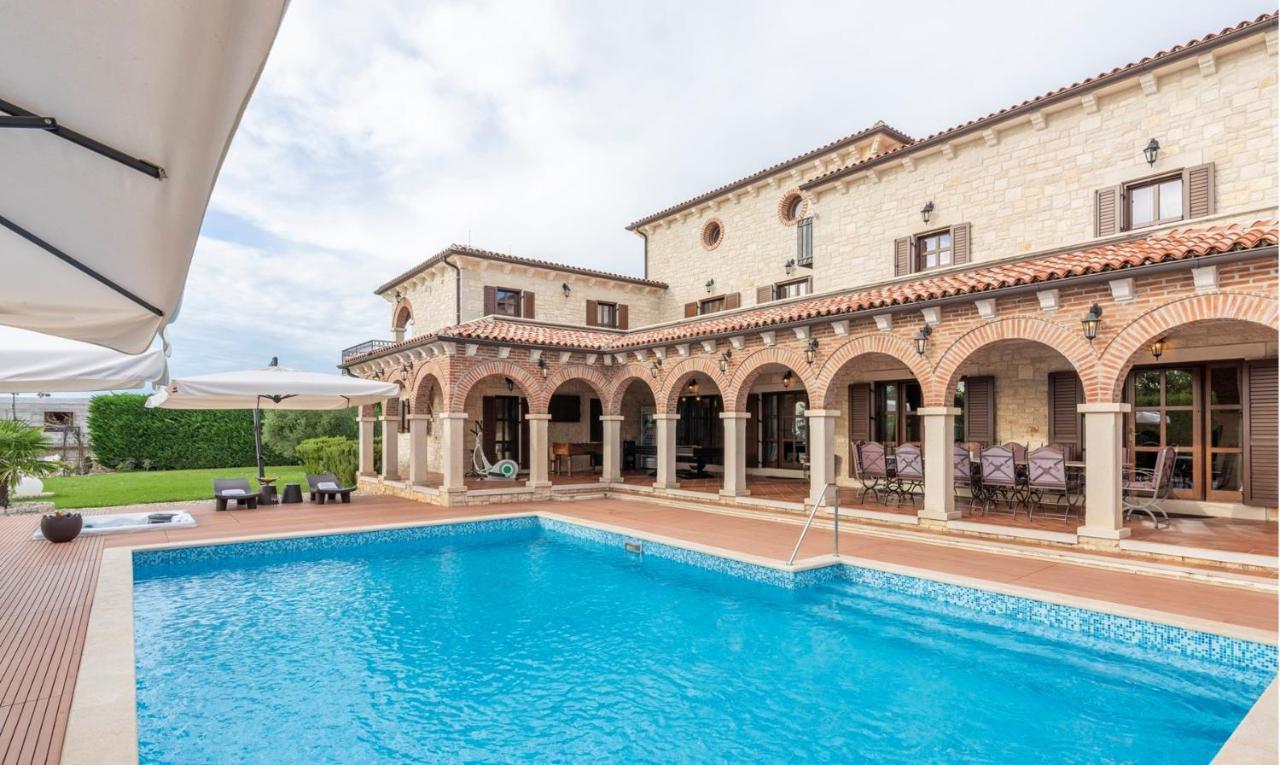 Barat  Villa Carolus-Luxurious Istrian Villa מראה חיצוני תמונה