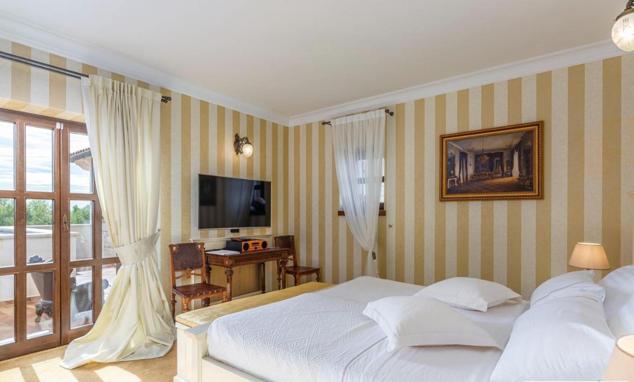 Barat  Villa Carolus-Luxurious Istrian Villa מראה חיצוני תמונה