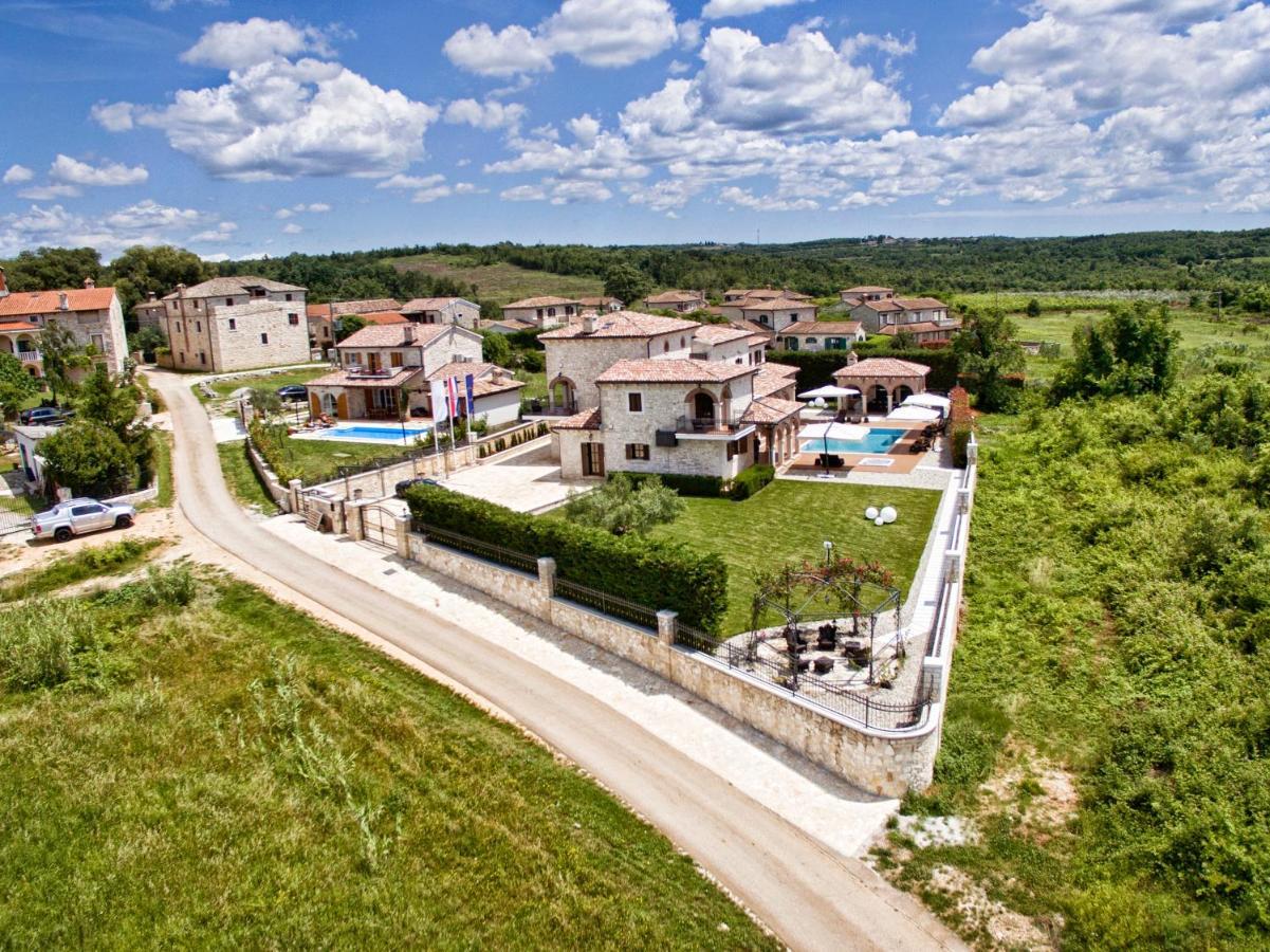 Barat  Villa Carolus-Luxurious Istrian Villa מראה חיצוני תמונה