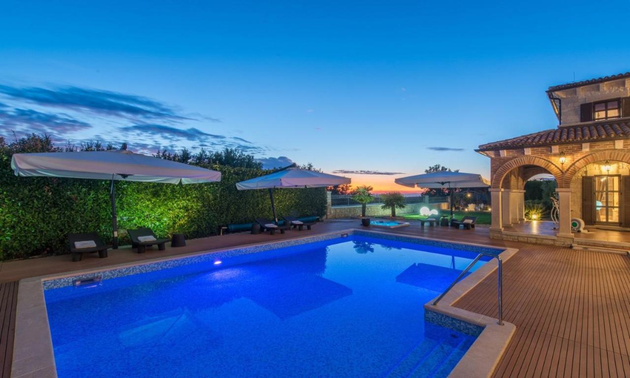 Barat  Villa Carolus-Luxurious Istrian Villa מראה חיצוני תמונה