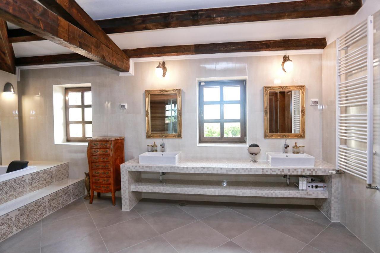 Barat  Villa Carolus-Luxurious Istrian Villa מראה חיצוני תמונה